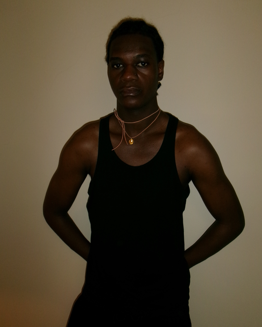 Chestnut pendant, gold