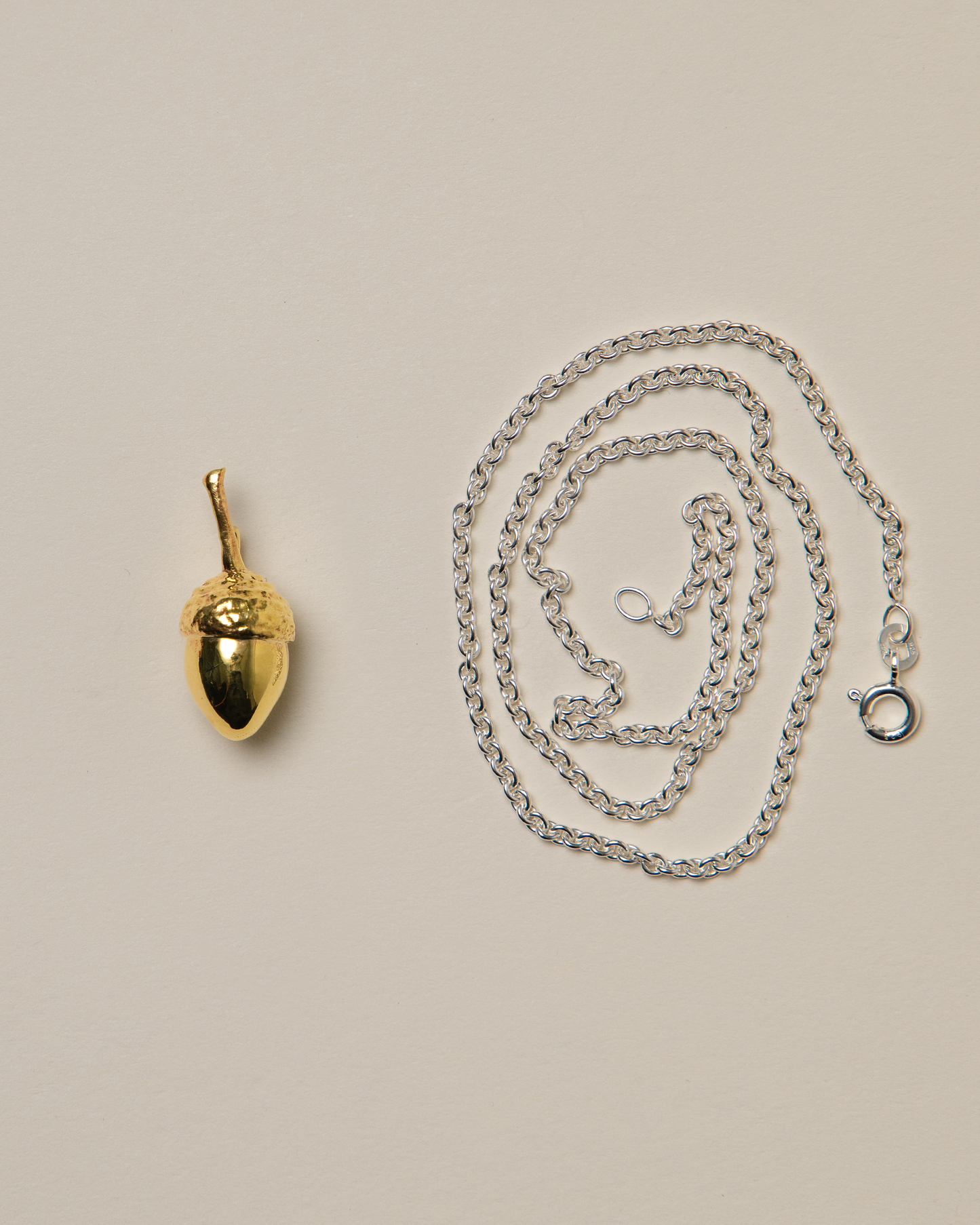 Acorn pendant, gold