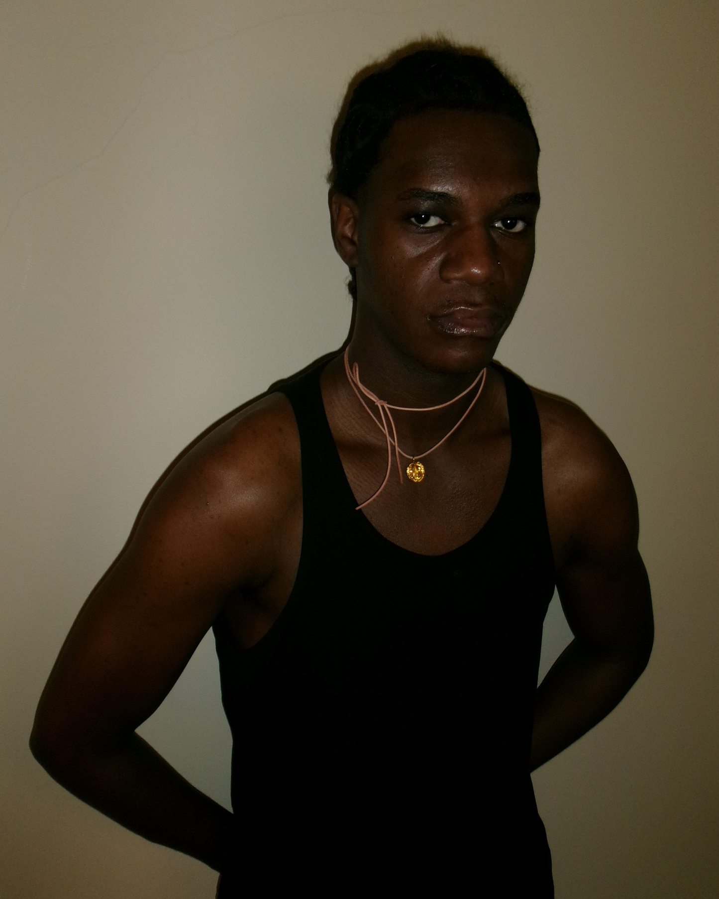 Chestnut pendant, gold