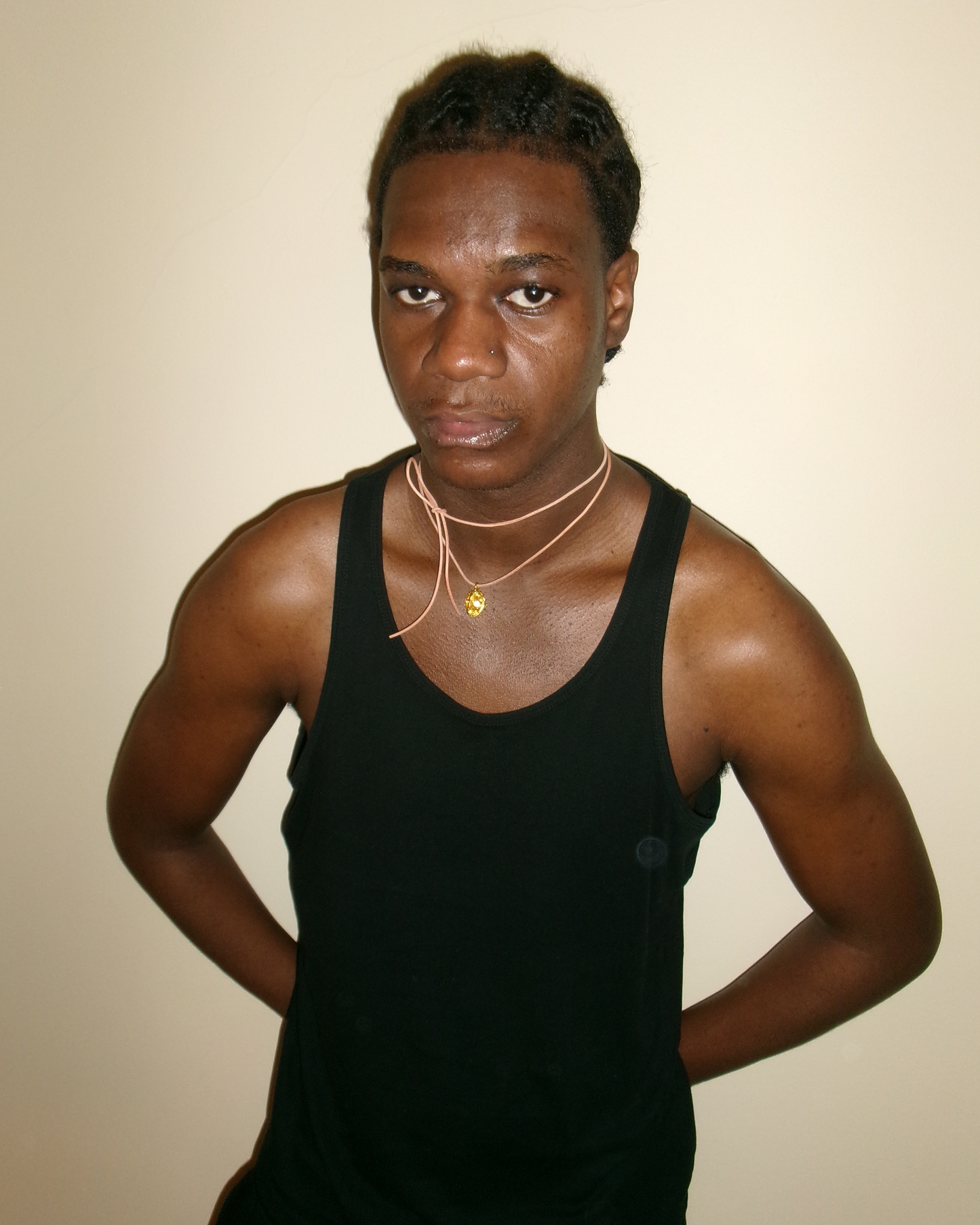 Chestnut pendant, gold